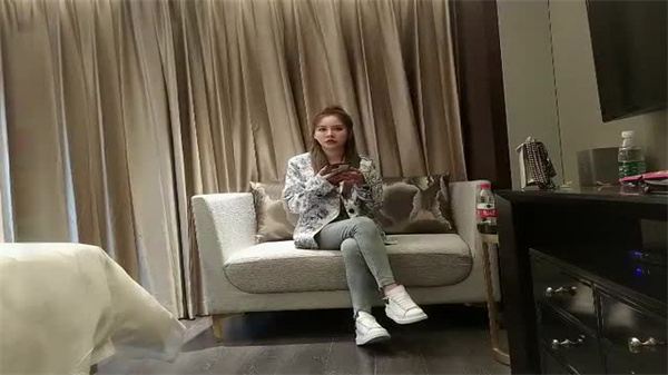 高马尾网红紧身牛仔裤秀美腿,小伙插得直呼过瘾!