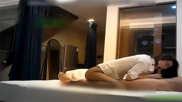 黑丝OL大长腿开档丝袜诱惑难挡,美女欲火焚身让人欲罢不能!